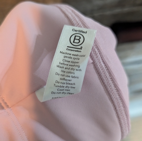 NWT Athleta Run With It Textured 3.5" Shorts - Picture 7 of 10